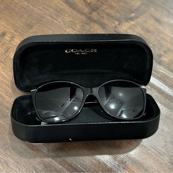 Coach Black Sunglasses with Elegant Case - Picture 1 of 4